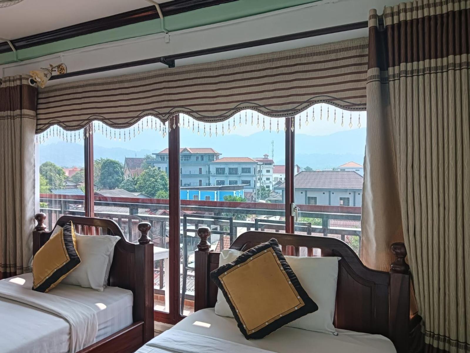 Bountang Mountain View Riverside Hotel 방 비엥 외부 사진